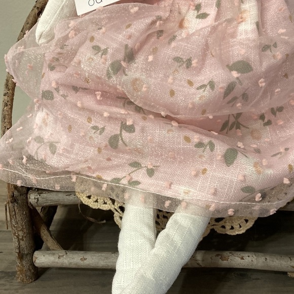 NEW! FARMHOUSE SPRING STUFFED PIG IN PINK FLORAL GOWN & BALLERINA SLIPPERS - Picture 4 of 12